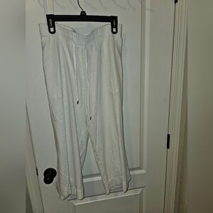 Plus size linen capri pants